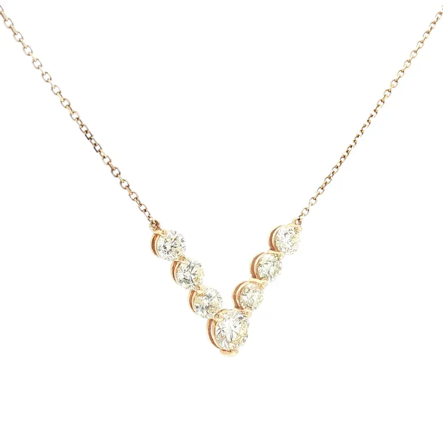 Collar con diseño de cristal claro. Estilo delicado, para una ocasión especial. Boué Joyeros.