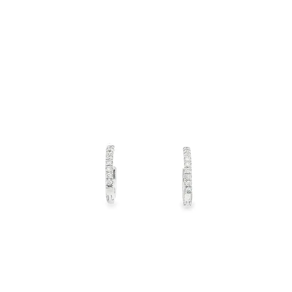 Aretes de diamantes con diseño de aro, joya elegante. Boué Joyeros.