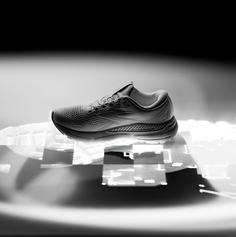 Capdev Phase03, Sneaker sitting on HUD screen