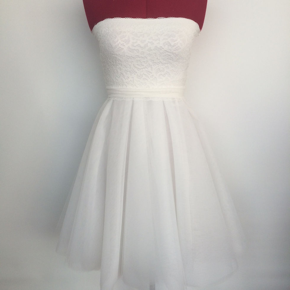 שמלת טוטו לבנה קצרה בגזרת סטרפלס