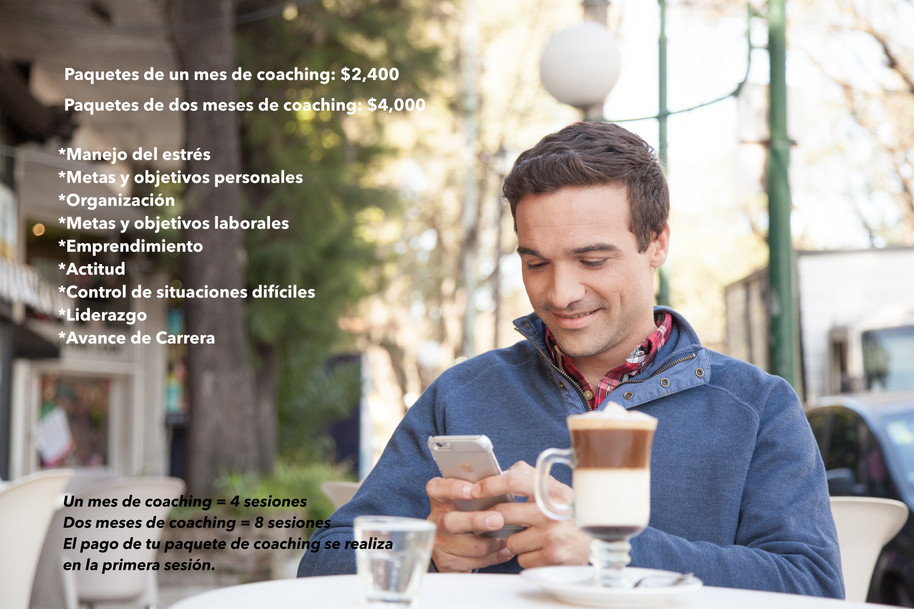 Hombre enviando un mensaje de texto. Paquetes de sesiones de coaching.