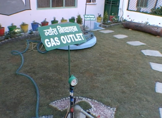 gas-outlet-sign-in-garden.jpg