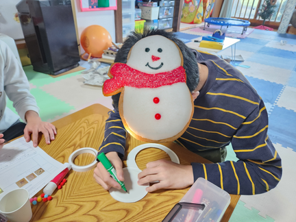 紙皿で作る雪だるま