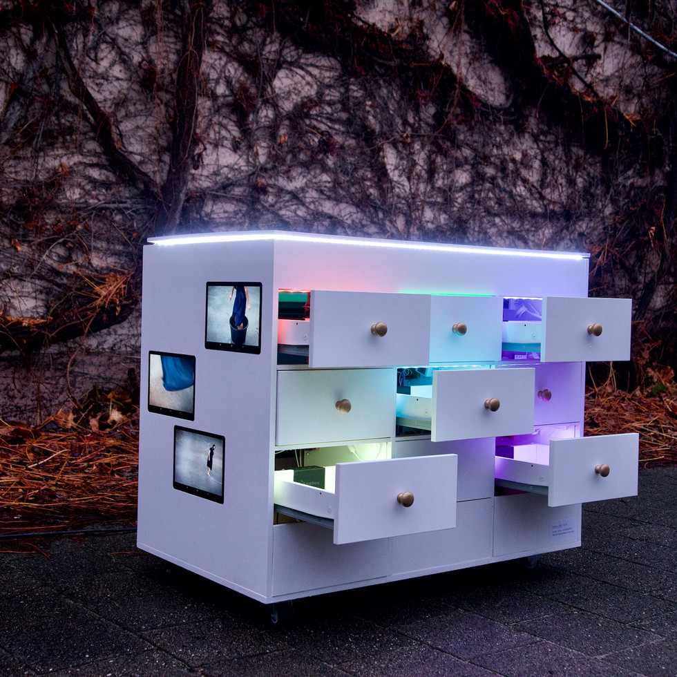 (c)_Beate_C._Koehler_moving_cube_2021.12.12 - 15.jpeg
