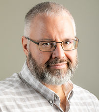 KrisCunningham Headshot-002.jpg