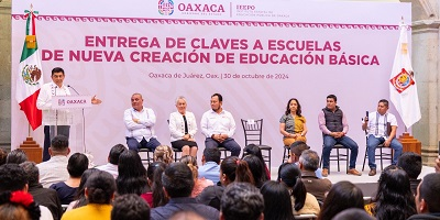 Gobierno de Oaxaca entrega 40 claves escolares para garantizar educación de calidad
