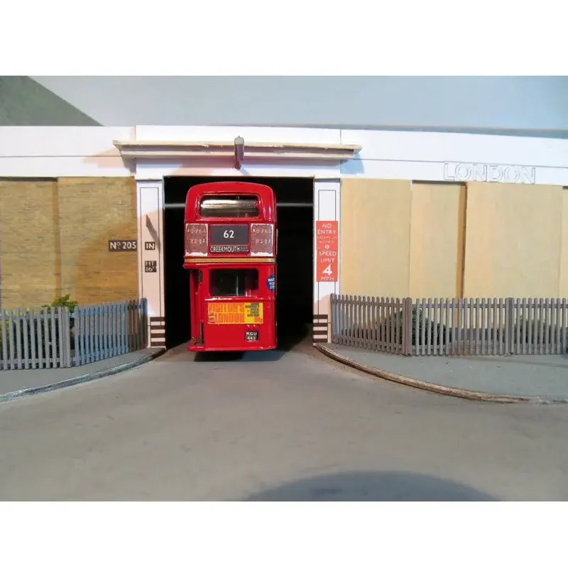 Thumbnail: BK Barking LT central bus garage 1/76