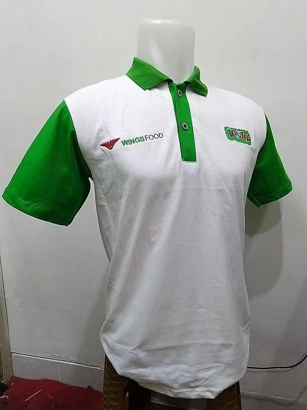 kaos kerah