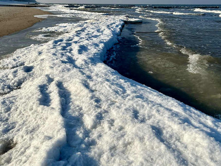 Zimowa plaża w Dziwnówku – Bałtyk w surowej, zachwycającej odsłonie
