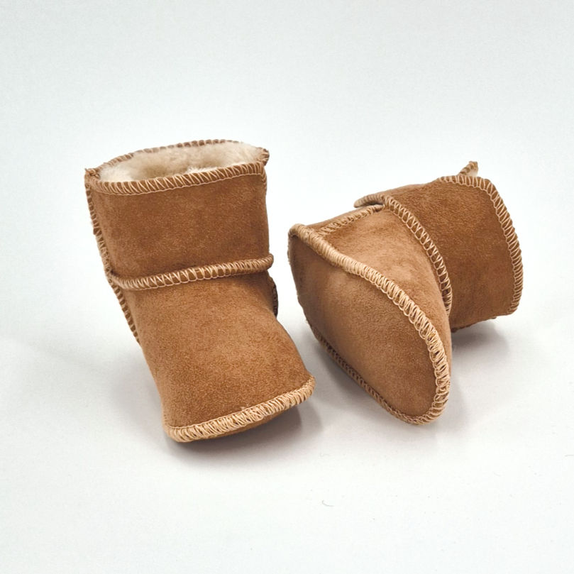 Miniaturbild: KINDER ECHTLEDER SCHAFFELL KLETTVERSCHLUSS HAUSSCHUHE  für Jungen und Mädchen