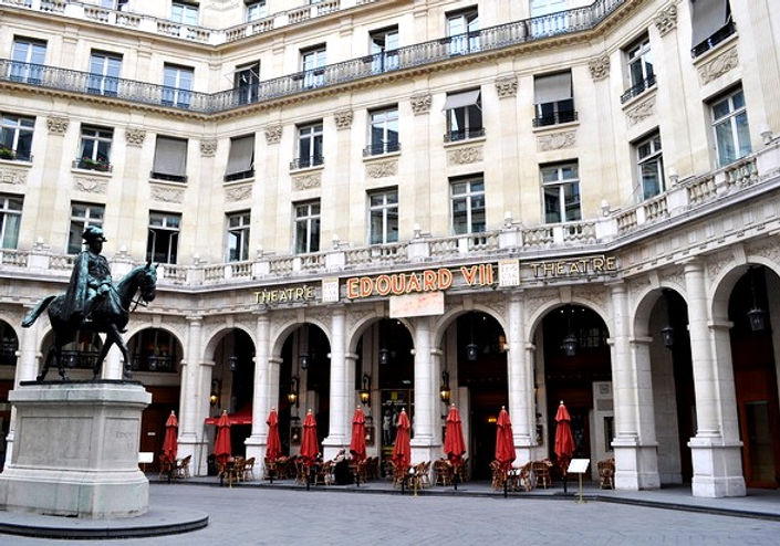 Place Edouard7_edited.jpg