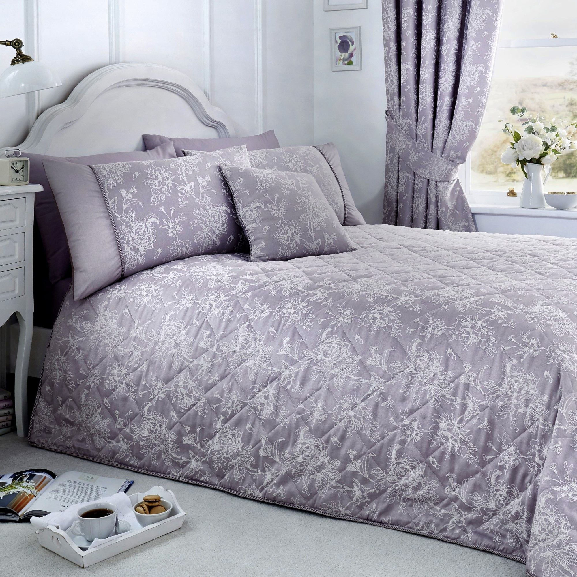 Dreams & Drapes - Jasmine - Bedspread - Lavender - 240 x 220cm