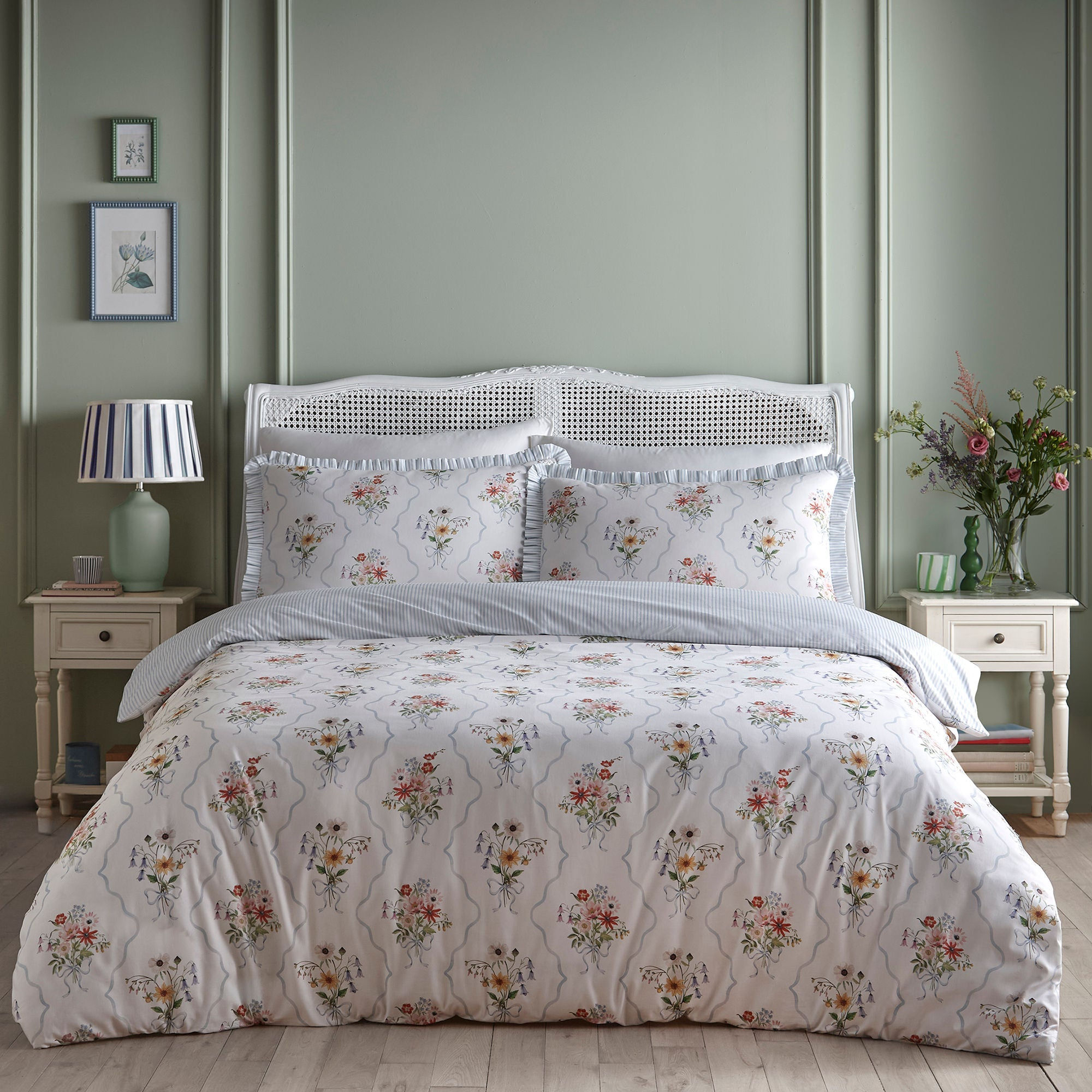Appletree - Floral Bouquet - Duvet Cover Set - Multi - Double