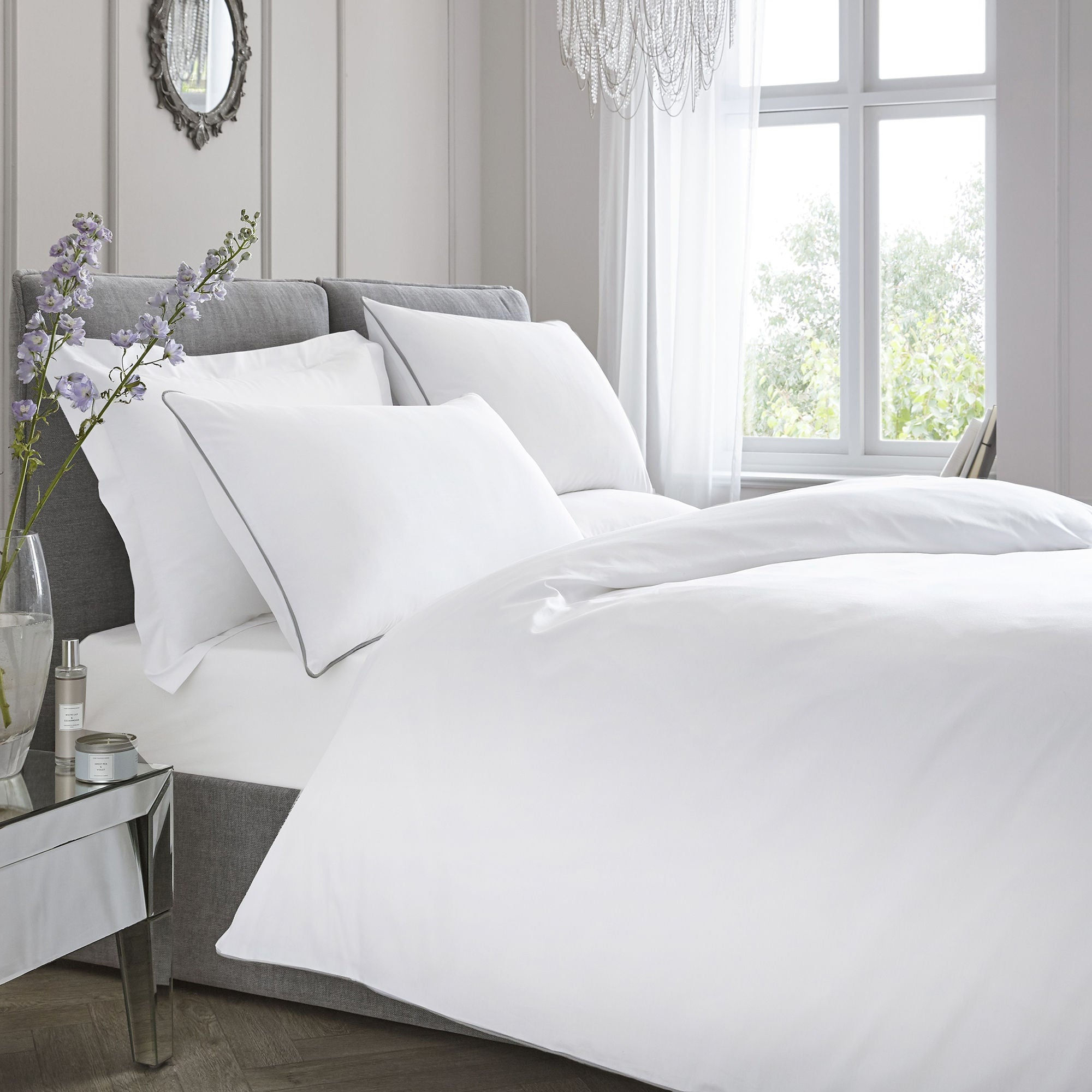 Appletree - 200TC Plai - Duvet Cover Set - White with Silver Piping - Super-King