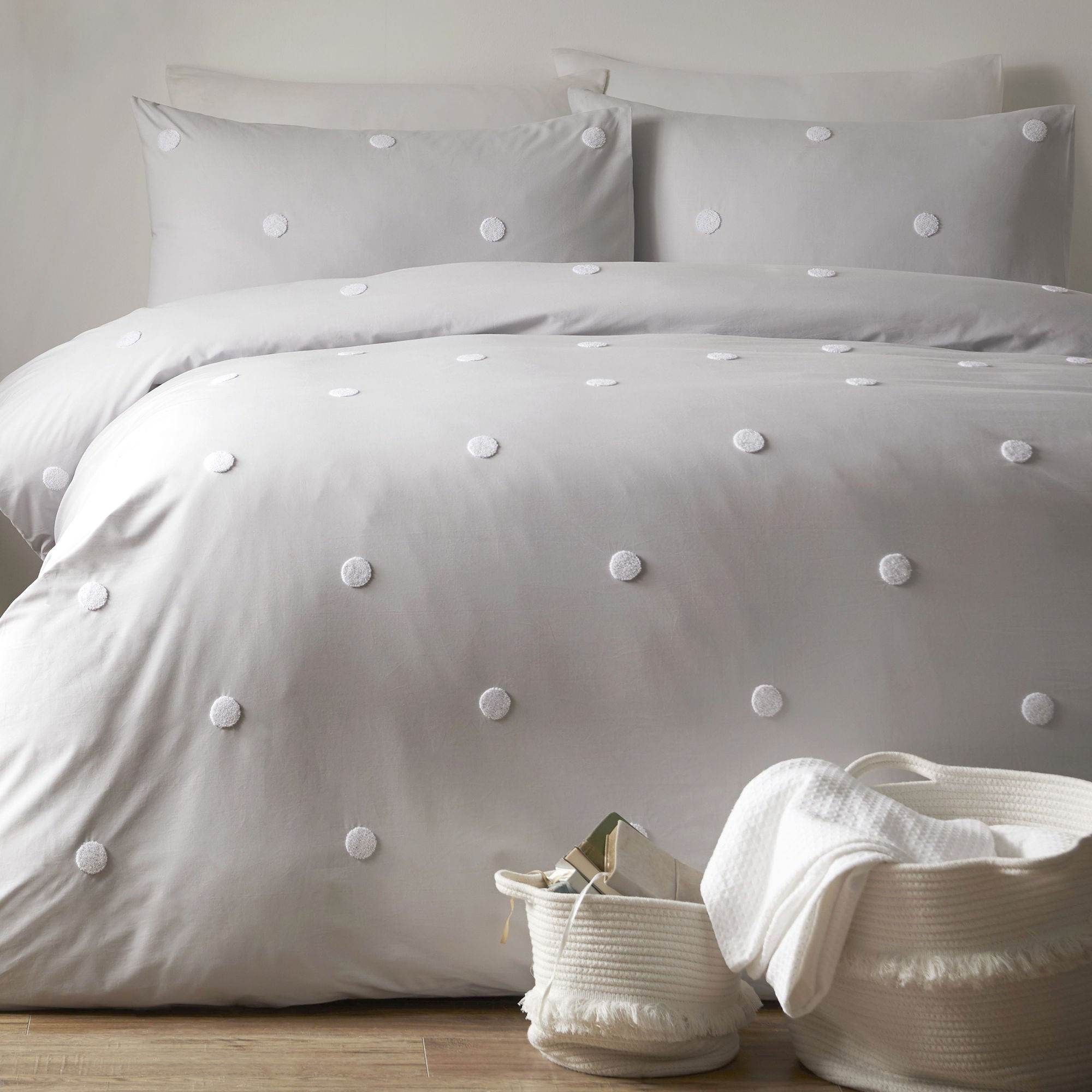 Appletree - Dot Garden - Duvet Cover Set - Silver with White Dots