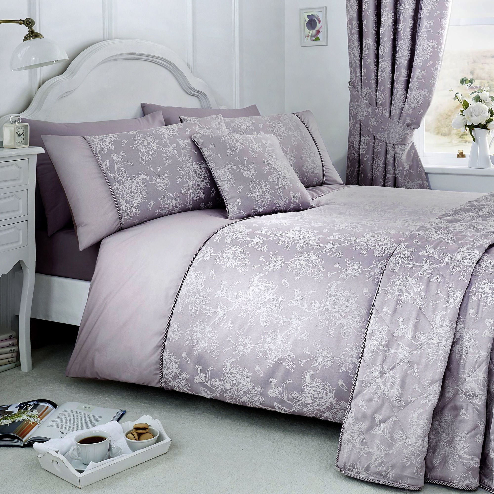 Dreams & Drapes - Jasmine - Duvet Cover Set - Lavender