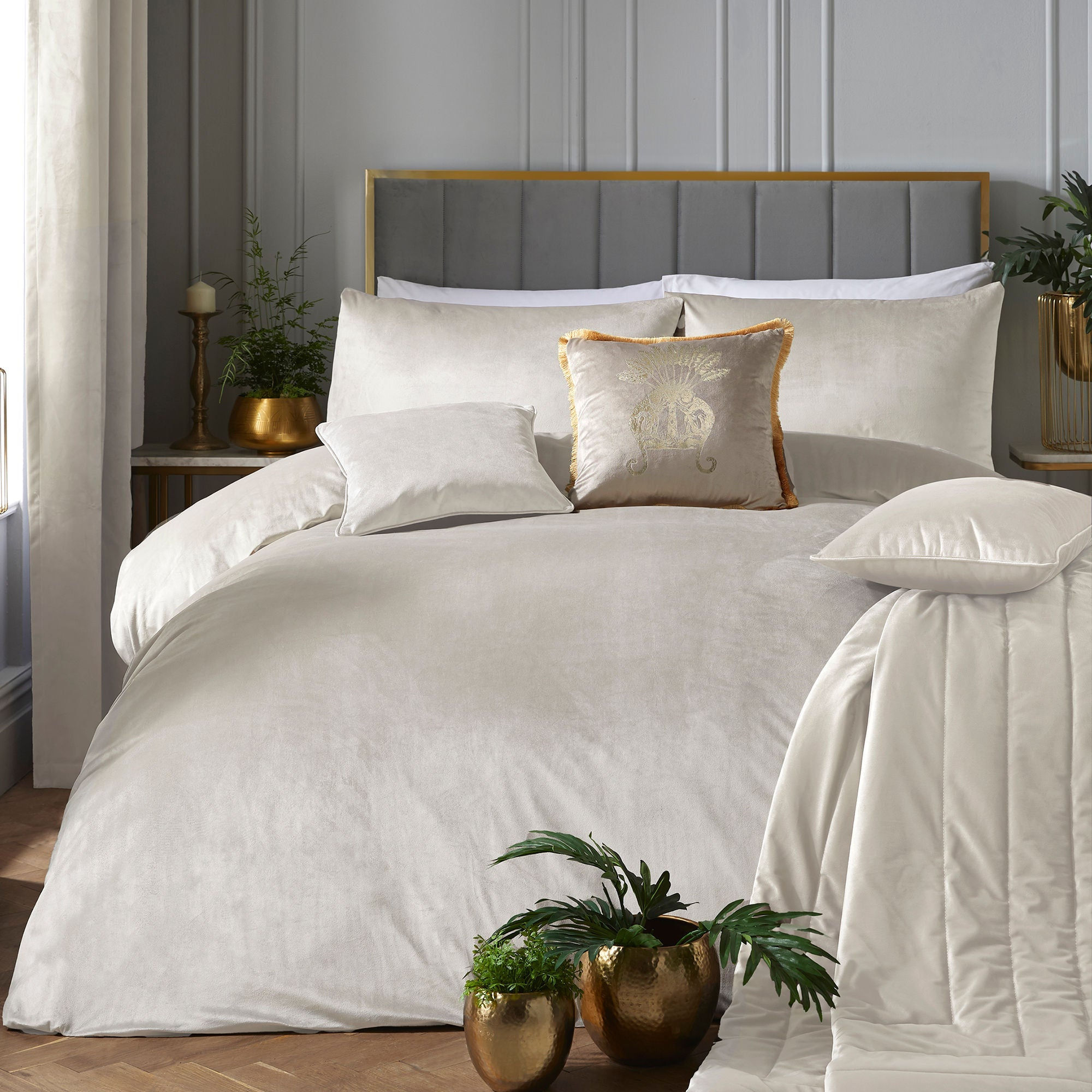 Laurence Llewelyn-Bowen - Montrose - Duvet Cover Set - Ivory - Double