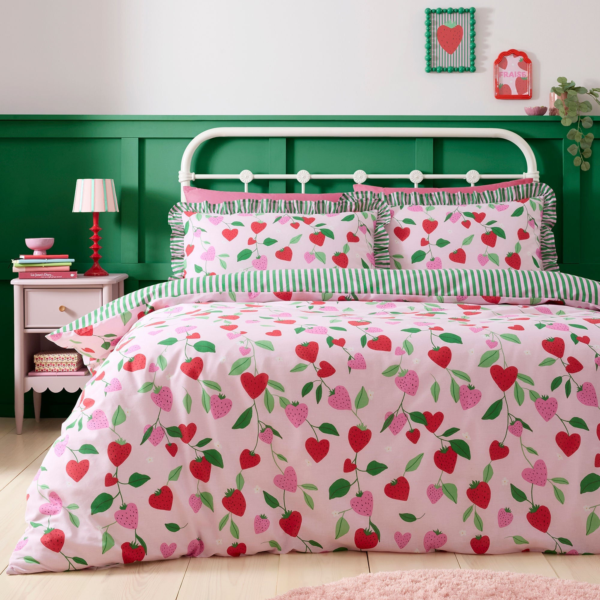 Bedlam - Fun Strawberries - Duvet Cover Set - Pink - Double