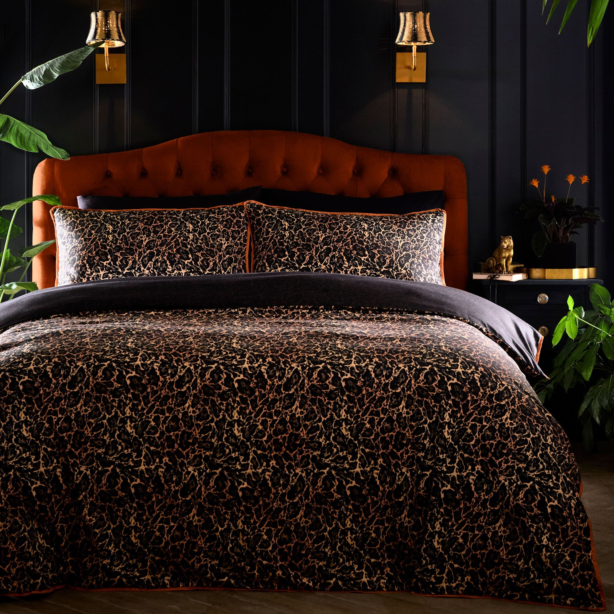 Laurence Llewelyn-Bowen - Roxy Leopard Print - Duvet Cover Set - Black - Double
