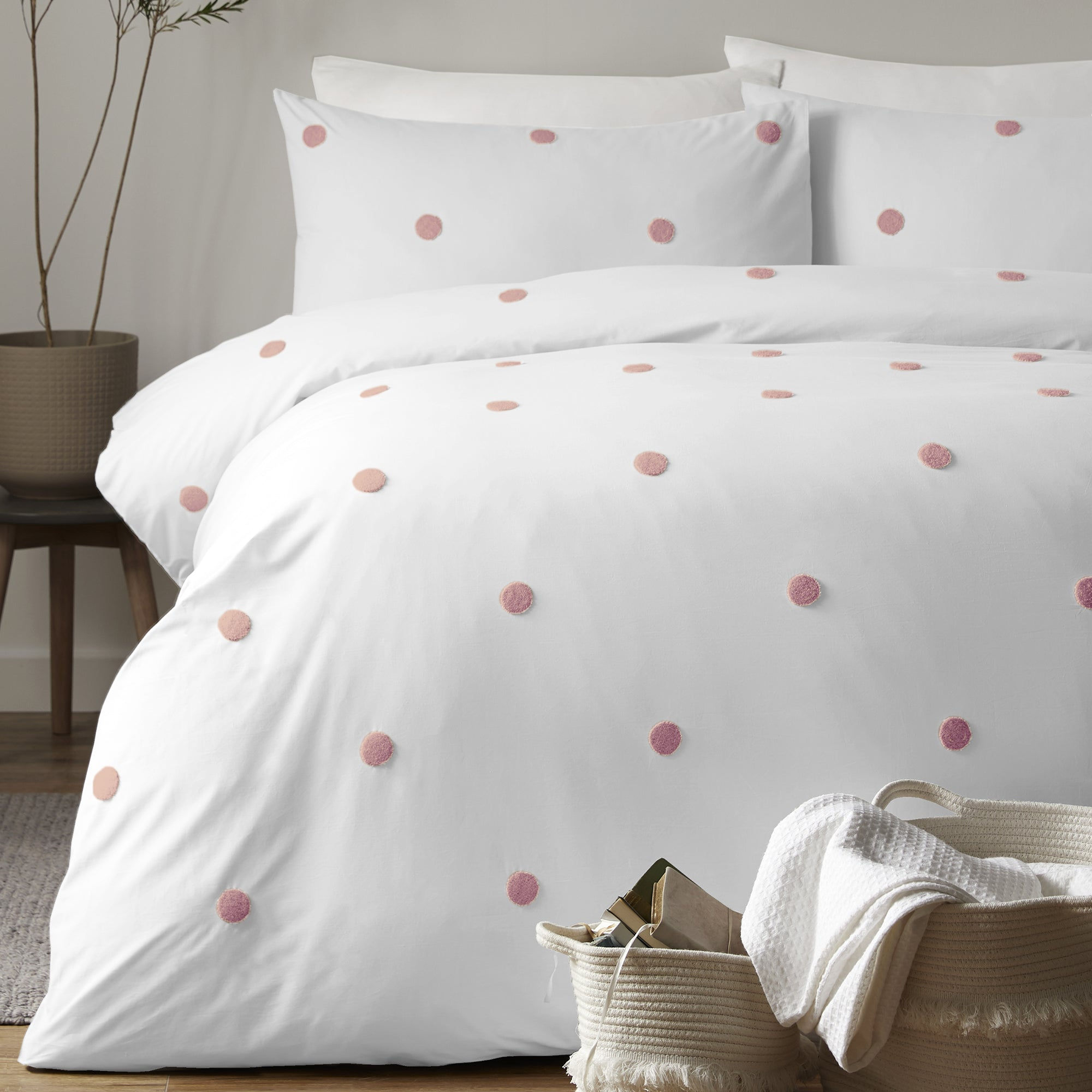 Appletree - Dot Garden - Duvet Cover Set - White with Pink Dots