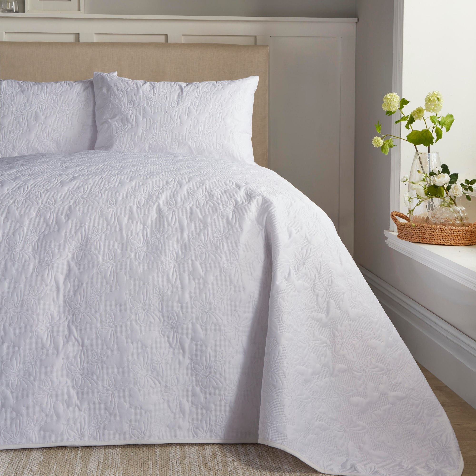 Serene - Butterfly Garden - Bedspread - White - 200 x 230cm
