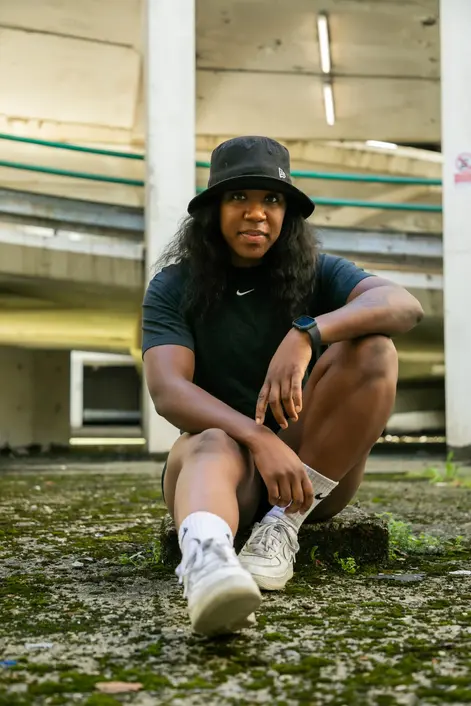 Photo portrait en extérieur réalisée par une photographe basée à Férolles-Attilly