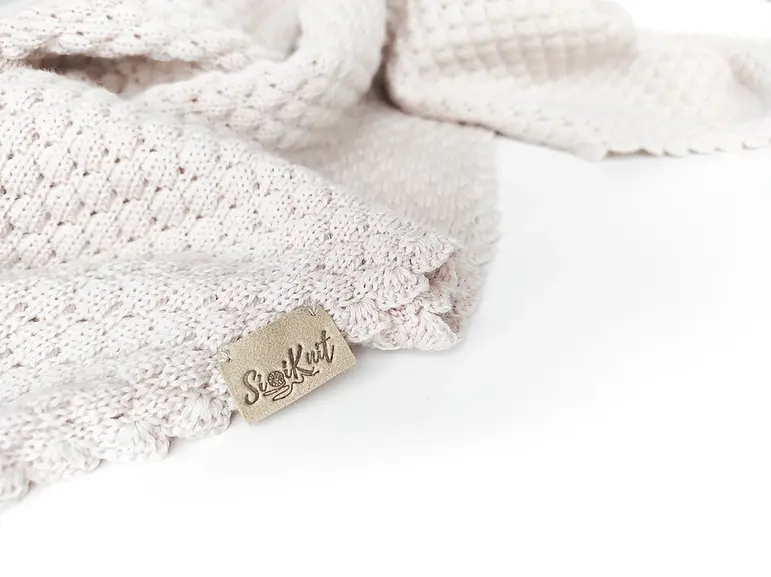 pink-knitted-baby-blanket-sioknit.webp