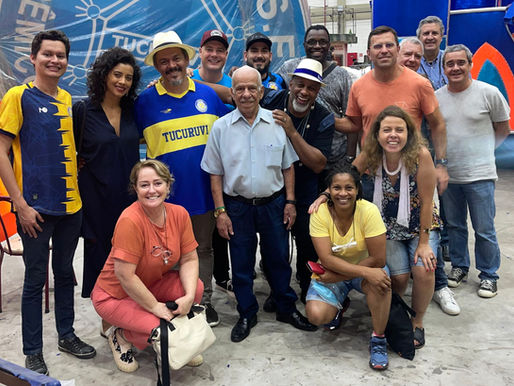 Rodrigo Bocardi, Aline Midlej, Aílton Graça, entre outros, visitam barracão de alegorias da Tucuruvi