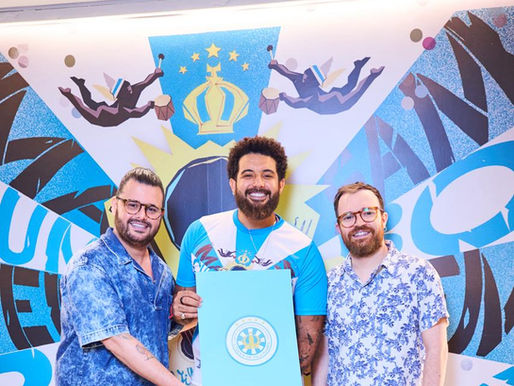 Mulambö leva pintura ao vivo à Sapucaí