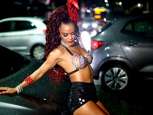 “O Doce e o Amargo”: Anny Alves personifica a resistência das mulheres da noite em ensaio para a Porto da Pedra