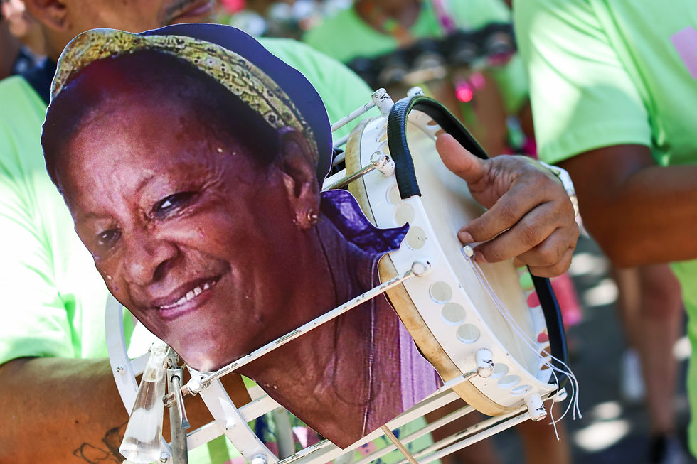 Spanta Neném e Tecnomacumba desfilam no Carnaval de Rua do Rio com homenagens e diversidade cultural