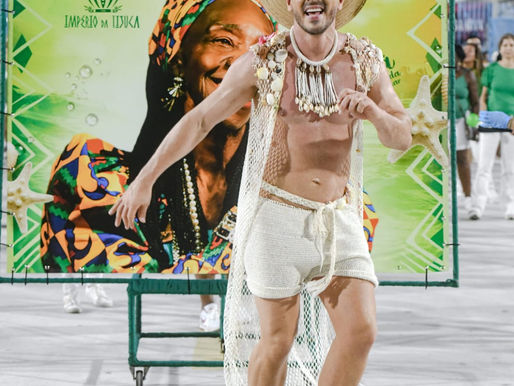 Muso Renny Delmondes encarna pescador em ensaio técnico na Sapucaí