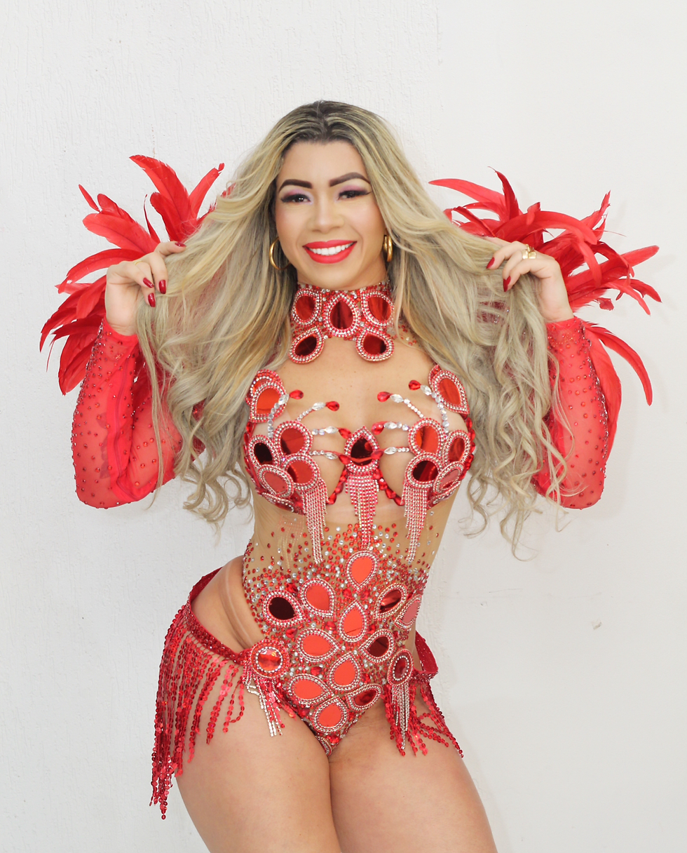 Débora Ribeiro