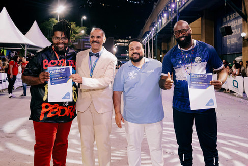 Mestres de bateria da Série Ouro recebem bolsa de graduação em universidade carioca