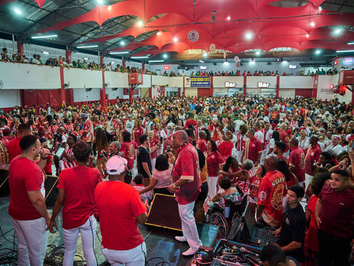 A direção da Unidos de Padre Miguel decidiu prorrogar o prazo de entrega dos sambas-enredo para o Carnaval 2026. A nova data para a inscrição das obras será no dia 9 de agosto, das 16h às 19h, na quadra da escola, localizada na Rua Mesquita, 8 – Padre Miguel.