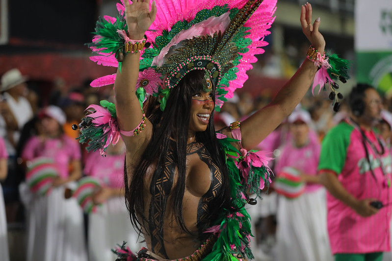 Disputa de samba-enredo da Mangueira começa neste sábado (01) com dez obras concorrentes ao Carnaval de 2027