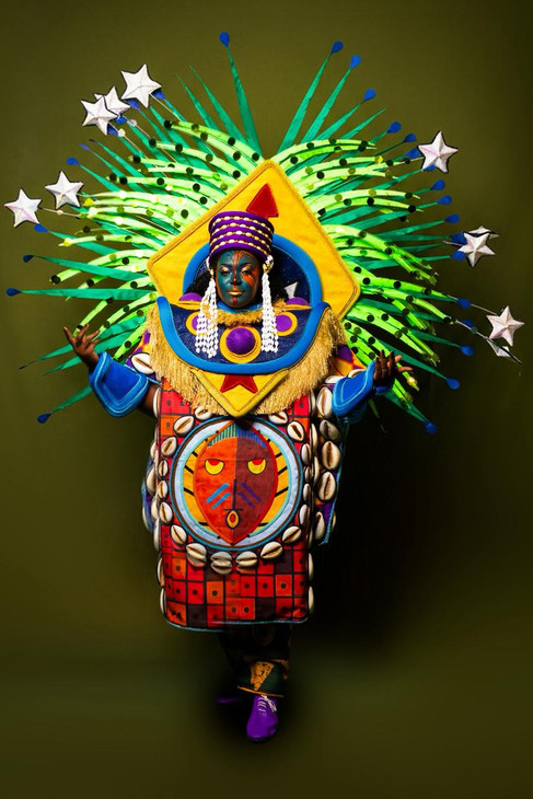 Império Serrano apresenta última fantasia comercial