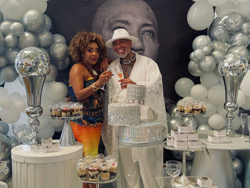 Com grande festa, estilista Daniel Zarmanno é coroado Rei de Bateria da Rosa de Ouro