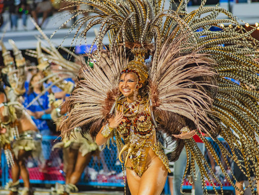 Rayane Dumont segue como rainha de bateria da União de Maricá 