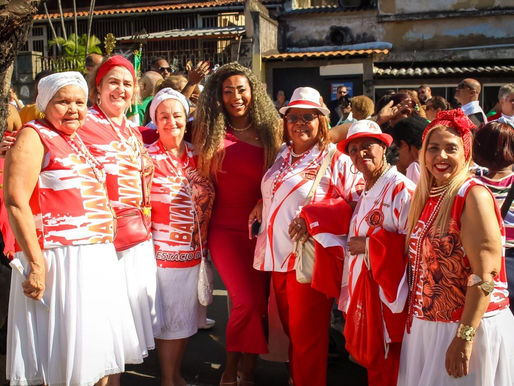 Fé e Samba: Musa da Estácio de Sá, Angel Vilas-Bôas, representa a escola em homenagem a Nossa Senhora de Nazaré