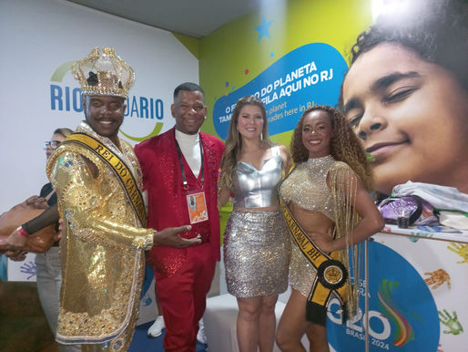 HISTÓRICO! Corte do carnaval de BH abrilhanta desfile das campeãs na Marquês de Sapucaí