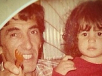 Namorada de Zezé publica foto da infância com o pai: “Sinto falta do seu apoio”