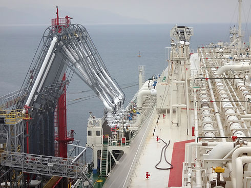 LNG loading arms for load_discharge LNG cargo of liquefied natural gas tanker.jpg