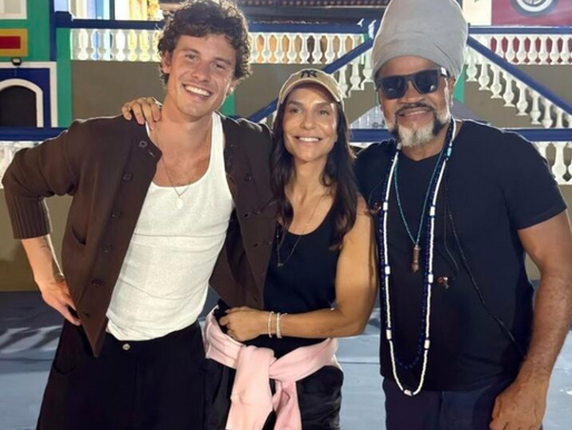Shawn Mendes visita o Candyall Guetho Square ao lado de Ivete Sangalo e Carlinhos Brown em Salvador