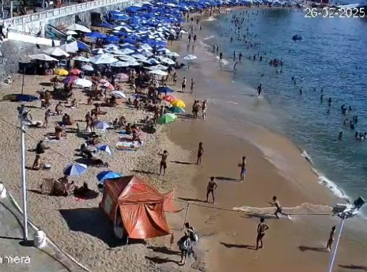 Estruturas de contenção desabam no Porto da Barra após homem se desequilibrar