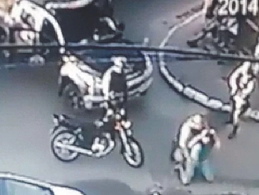 Julgamento dos sete policiais militares acusados de matar jovem em Salvador é adiado; vítima teve corpo decapitado e carbonizado