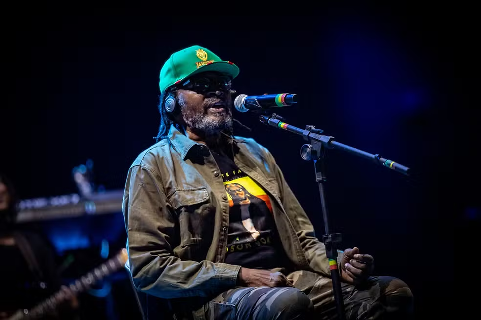 Edson Gomes segue internado após passar mal depois de show em Salvador