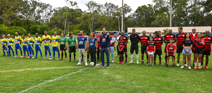 Lomantão recebe amistoso festivo entre masters do Conquista e Flamengo e marca despedida do árbitro Silvio Monteiro
