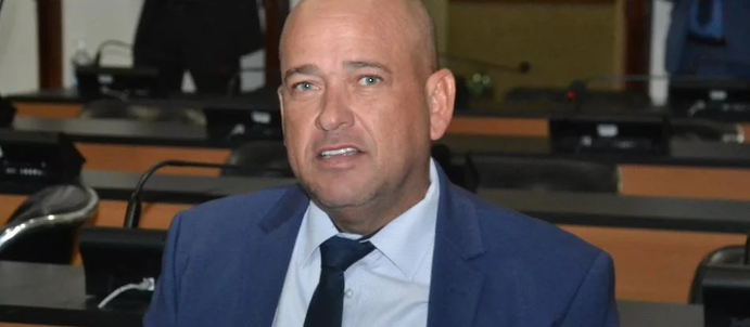 Preso sob suspeita de chefiar milícia, deputado Binho Galinha se filia ao Avante da prisão e mira reeleição na BA