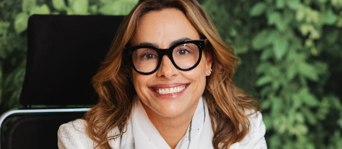 De Conquista para o mundo: médica Bianca Oliveira é destaque na IstoÉ Mulher pela trajetória com a Cicatriclin